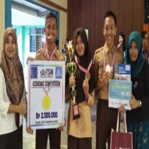 Juara I LCC Ekonomi
