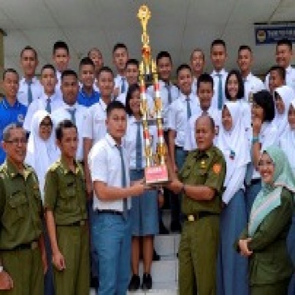 Marching Band Raih Juara Umum